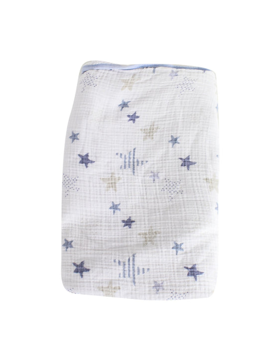 A White Blankets from Aden & Anais in size O/S for neutral. (Front View)