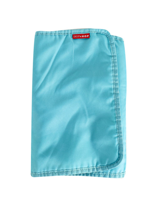 A Green Changing Mats & Covers from Skip Hop in size O/S for neutral. (Front View)