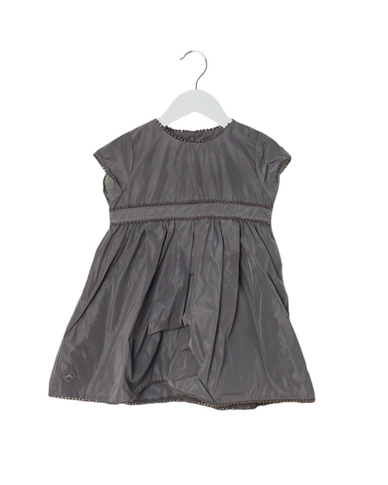 A Grey Short Sleeve Dresses from Château de Sable in size 2T for girl. (Front View)