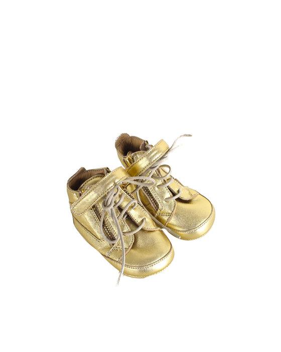 A Gold Sneakers from Giuseppe Zanotti in size 6-12M for neutral. (Front View)