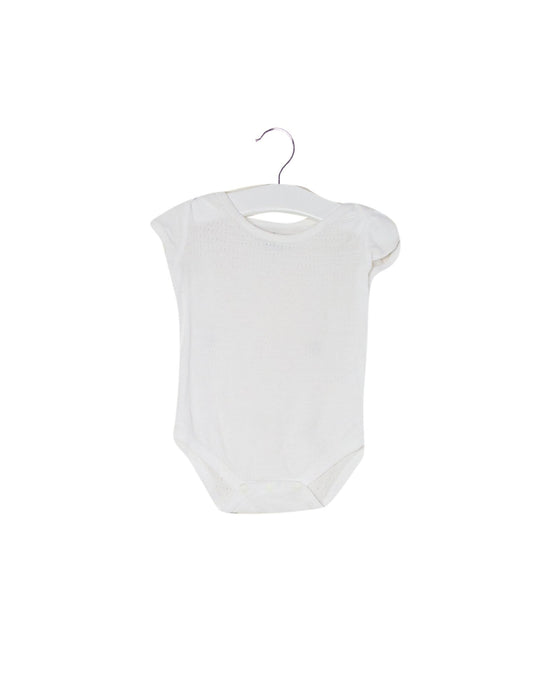 A White Short Sleeve Bodysuits from CIGOGNE Bébé in size 6-12M for girl. (Front View)