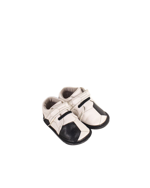 A White Sneakers from Jack & Lily in size 12-18M for boy. (Front View)