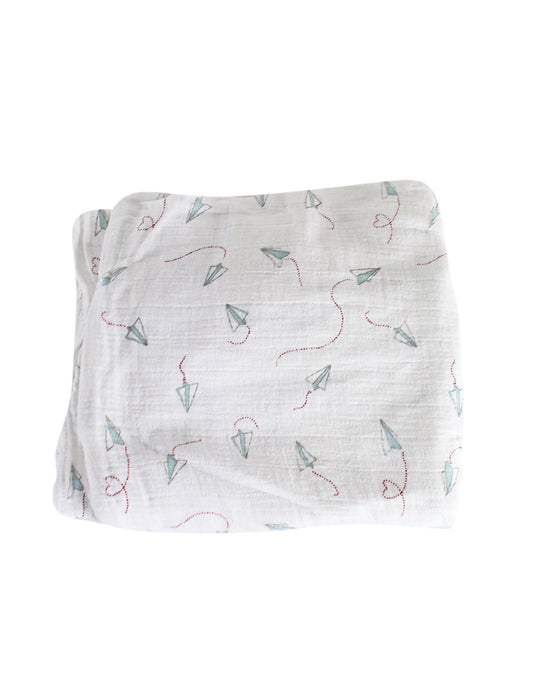 A White Swaddles from Aden & Anais in size O/S for neutral. (Front View)