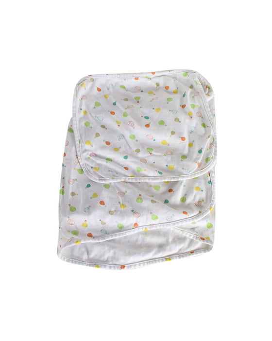 A White Swaddles from The Gro Company in size 0-3M for boy. (Front View)