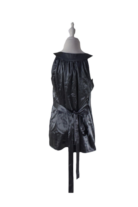 A Grey Sleeveless Tops from Maternal America in size M for maternity. (Back View)