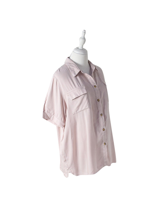 A Pink Shirts from Legoe in size S for maternity. (Front View)