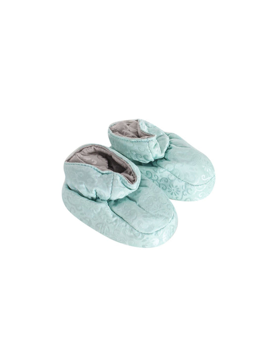 A Blue Boots & Booties from Shanghai Tang in size 0-3M for neutral. (Front View)
