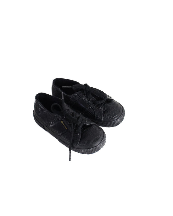A Black Sneakers from Superga in size 4T for neutral. (Front View)