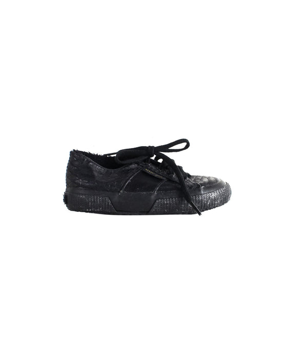 A Black Sneakers from Superga in size 4T for neutral. (Back View)