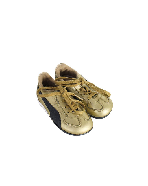 A Gold Sneakers from Puma in size 12-18M for boy. (Front View)