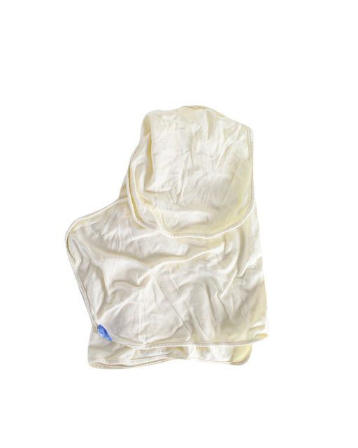 A Ivory Swaddles from The Gro Company in size 0-3M for neutral. (Front View)