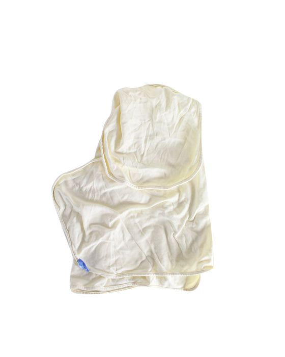 A Ivory Swaddles from The Gro Company in size 0-3M for neutral. (Front View)