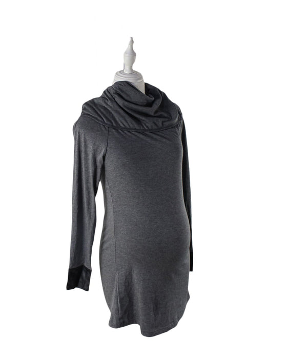 A Grey Long Sleeve Tops from Maternal America in size S for maternity. (Front View)