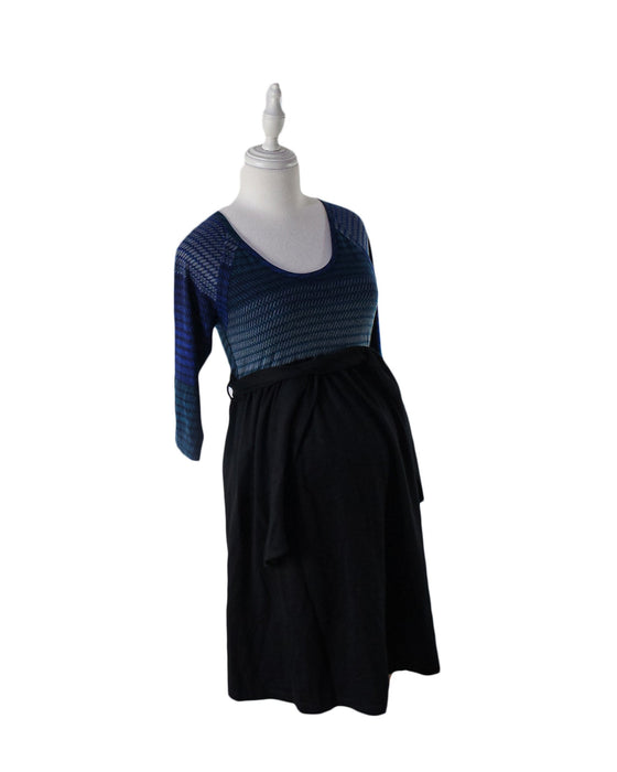 A Black Long Sleeve Dresses from Maternal America in size XS for maternity. (Front View)