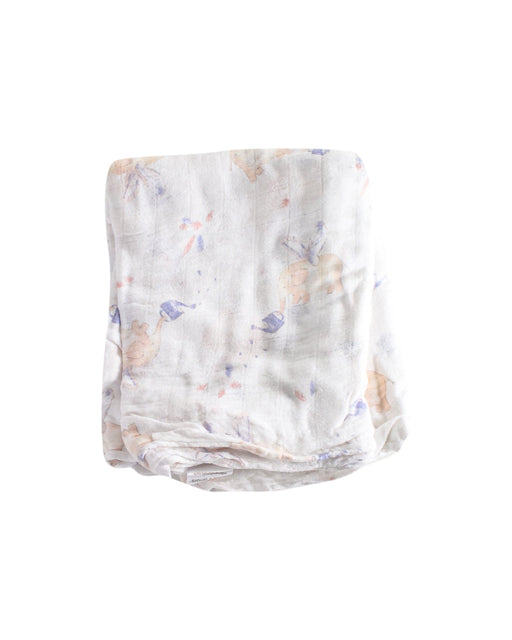 A White Swaddles from Aden & Anais in size O/S for neutral. (Front View)