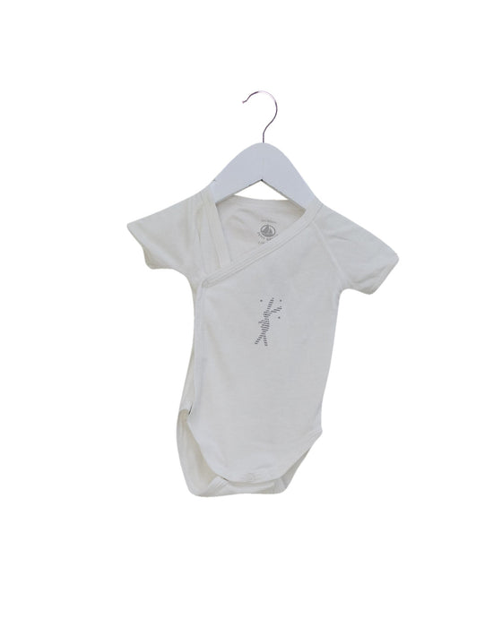 A Ivory Short Sleeve Bodysuits from Petit Bateau in size 0-3M for neutral. (Front View)