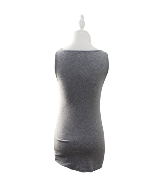 A Grey Sleeveless Tops from Ingrid & Isabel in size M for maternity. (Front View)