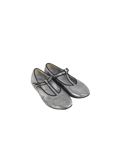 A Grey Flats from Bonpoint in size 6T for girl. (Front View)