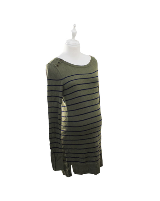 A Green Long Sleeve Tops from Motherhood Maternity in size S for girl. (Front View)