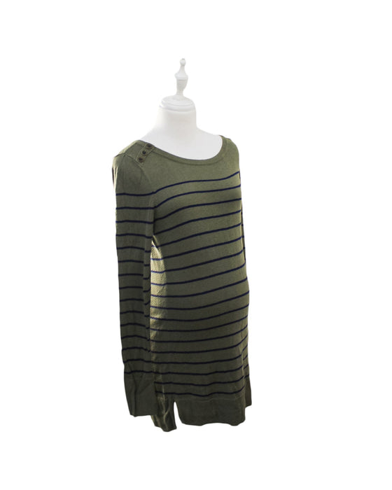 A Green Long Sleeve Tops from Motherhood Maternity in size S for girl. (Front View)