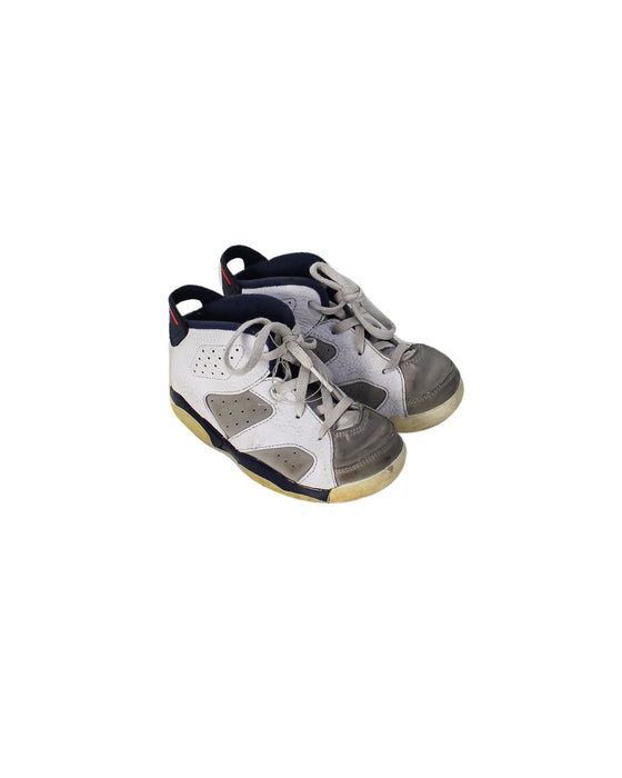 A Ivory Sneakers from Air Jordan in size 4T for boy. (Front View)