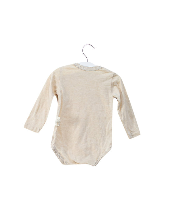 A Beige Long Sleeve Bodysuits from Natures Purest in size 3-6M for neutral. (Back View)