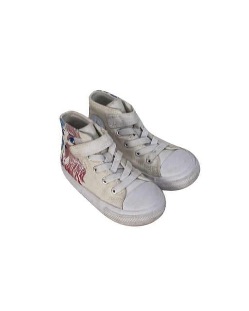 A White Sneakers from Converse in size 3T for girl. (Front View)