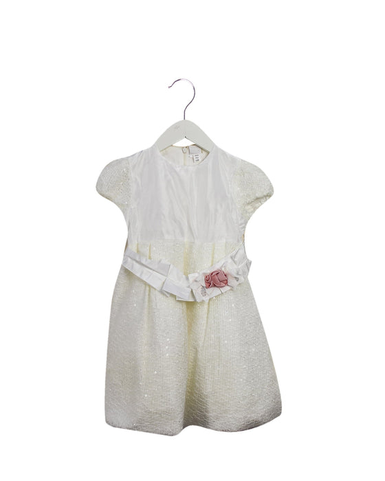 A White Short Sleeve Dresses from Chickeeduck in size 4T for girl. (Front View)