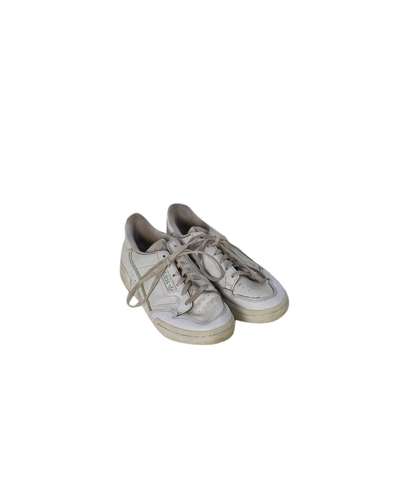 A White Sneakers from Adidas in size 11Y for neutral. (Front View)