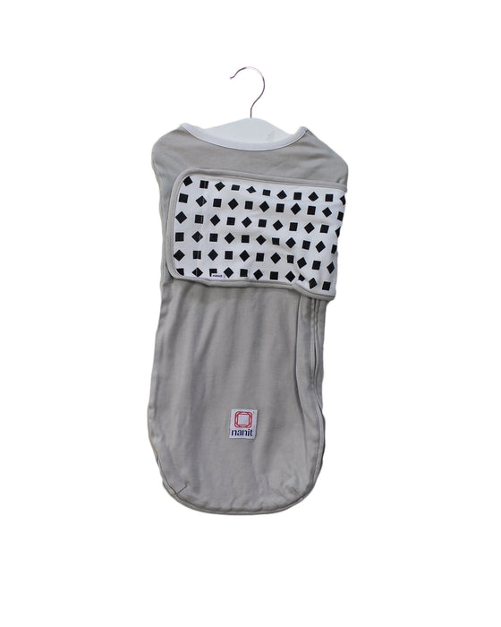 A Grey Sleepsacs from Nanit in size 0-3M for neutral. (Front View)