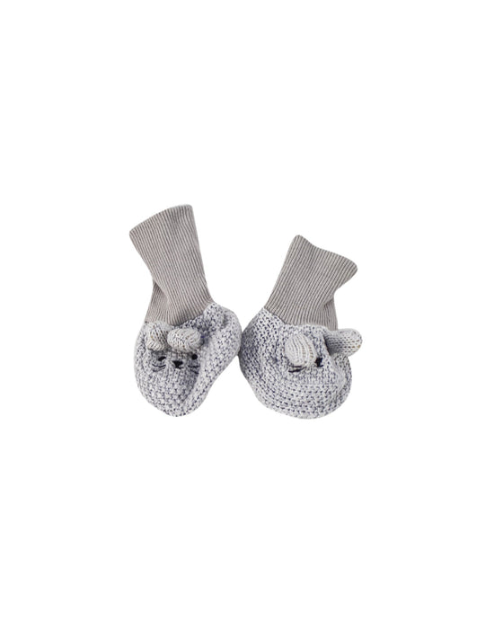 A Grey Booties from Seed in size Newborn for girl. (Front View)