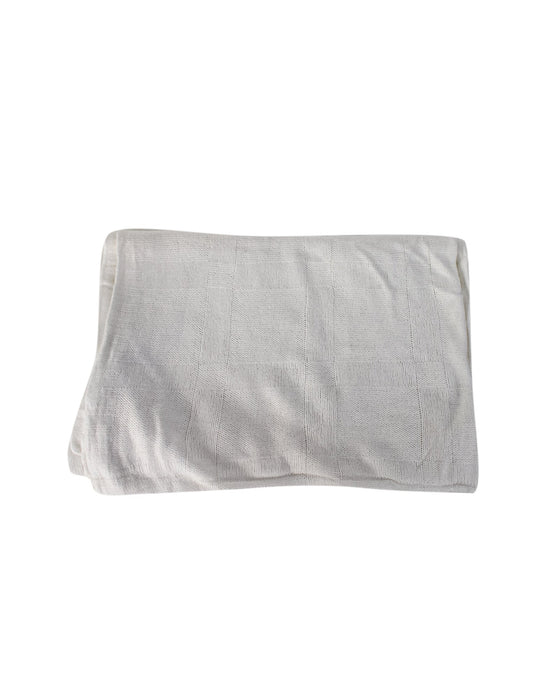A White Blankets from Natures Purest in size O/S for neutral. (Front View)