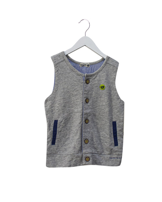 A Grey Outerwear Vests from Ragmart in size 6T for boy. (Front View)