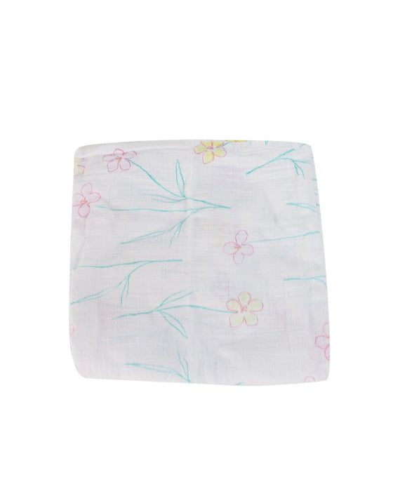 A White Swaddles from Aden & Anais in size O/S for girl. (Front View)