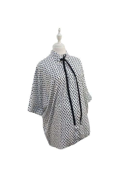 A Black Shirts from Gennie's in size L for maternity. (Front View)