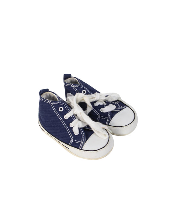A Navy Sneakers from Converse in size 12-18M for neutral. (Front View)