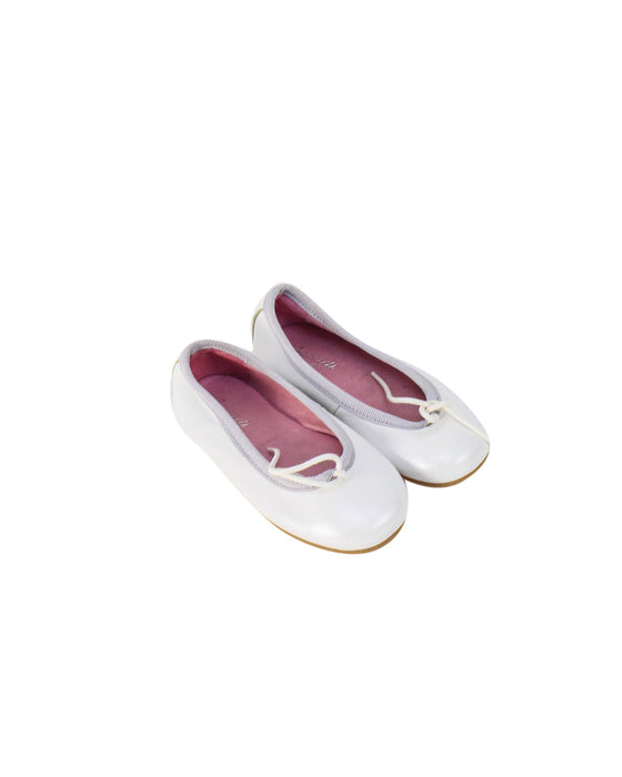A White Flats from Jacadi in size 18-24M for girl. (Front View)