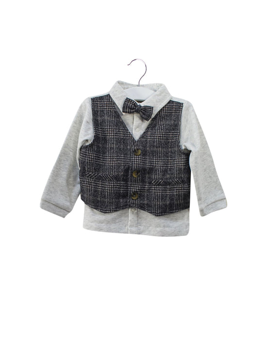 A Ivory Shirts from Chickeeduck in size 6-12M for boy. (Front View)