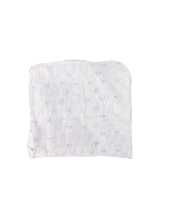 A White Blankets from Aden & Anais in size O/S for girl. (Front View)