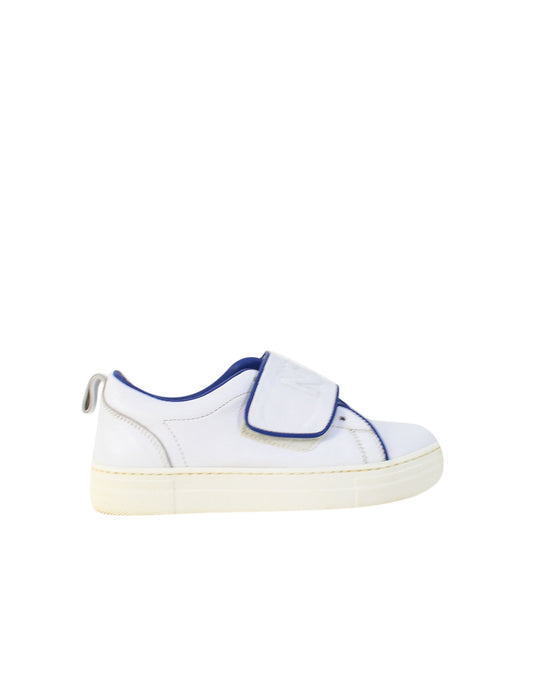 A White Sneakers from Nº21 in size 7Y for neutral. (Back View)
