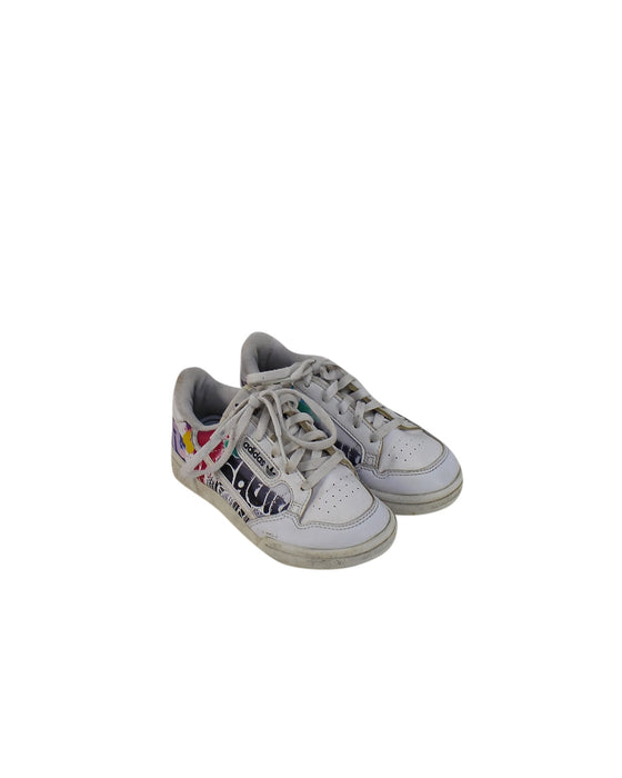 A White Sneakers from Adidas in size 5T for girl. (Front View)