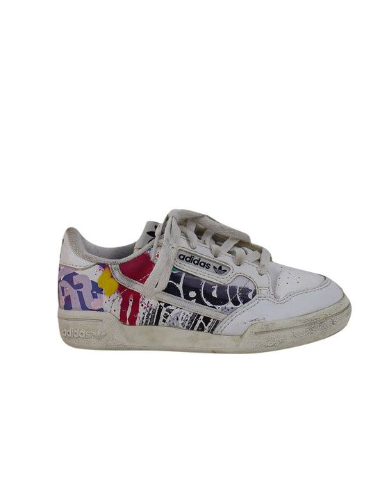 A White Sneakers from Adidas in size 5T for girl. (Back View)