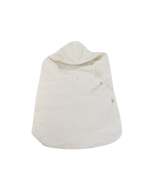 A Ivory Sleepsacs from Numero 74 in size O/S for neutral. (Front View)