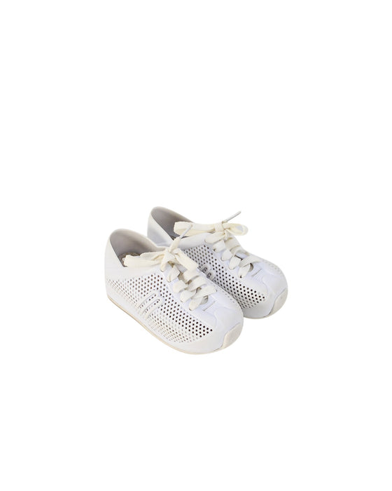 A White Sneakers from Mini Melissa in size 18-24M for girl. (Front View)