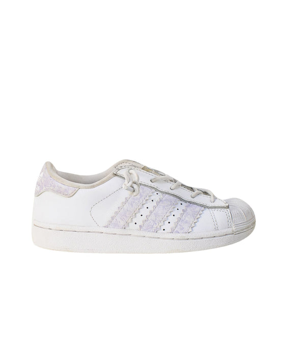 A White Sneakers from Adidas in size 5T for girl. (Back View)