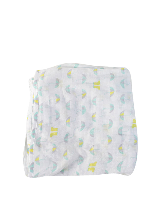 A White Swaddles from Ideal Baby by Aden + Anais in size Newborn for neutral. (Front View)