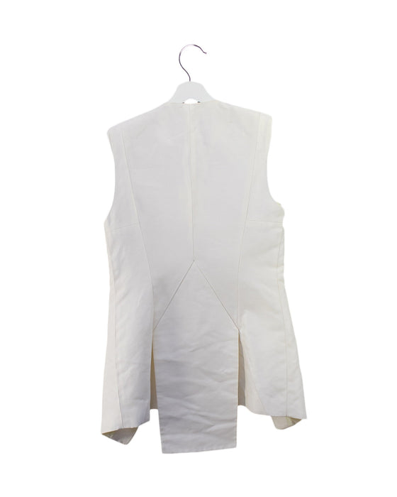 A White Vests from KAALE SUKTAE in size M for maternity. (Back View)