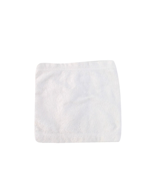 A Ivory Scarves from Souris Mini in size 2T for neutral. (Front View)