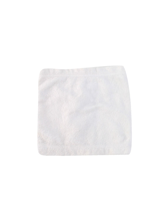 A Ivory Scarves from Souris Mini in size 2T for neutral. (Front View)