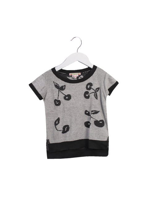 A Grey Short Sleeve Tops from Bonpoint in size 6T for girl. (Front View)
